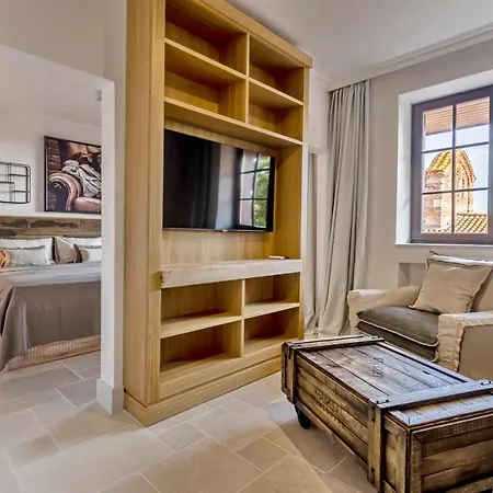 Castro Mesembria Boutique Hotel *