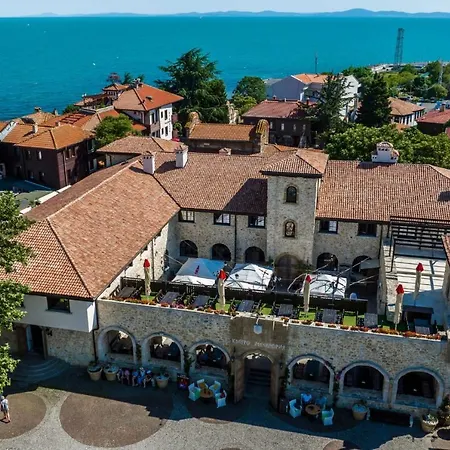 Castro Mesembria Boutique Hotel *
