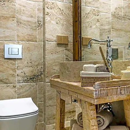 Castro Mesembria Boutique Hotel *