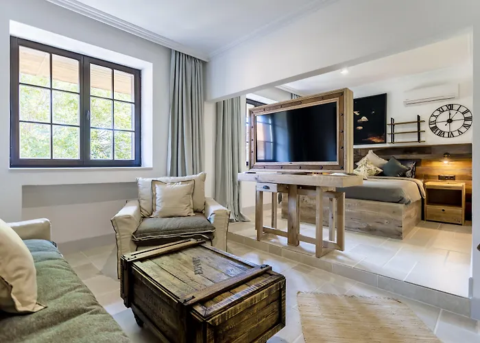 Castro Mesembria Boutique Hotel *